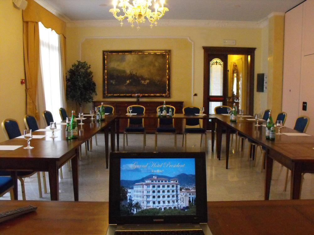 Hotel Grand President 4*