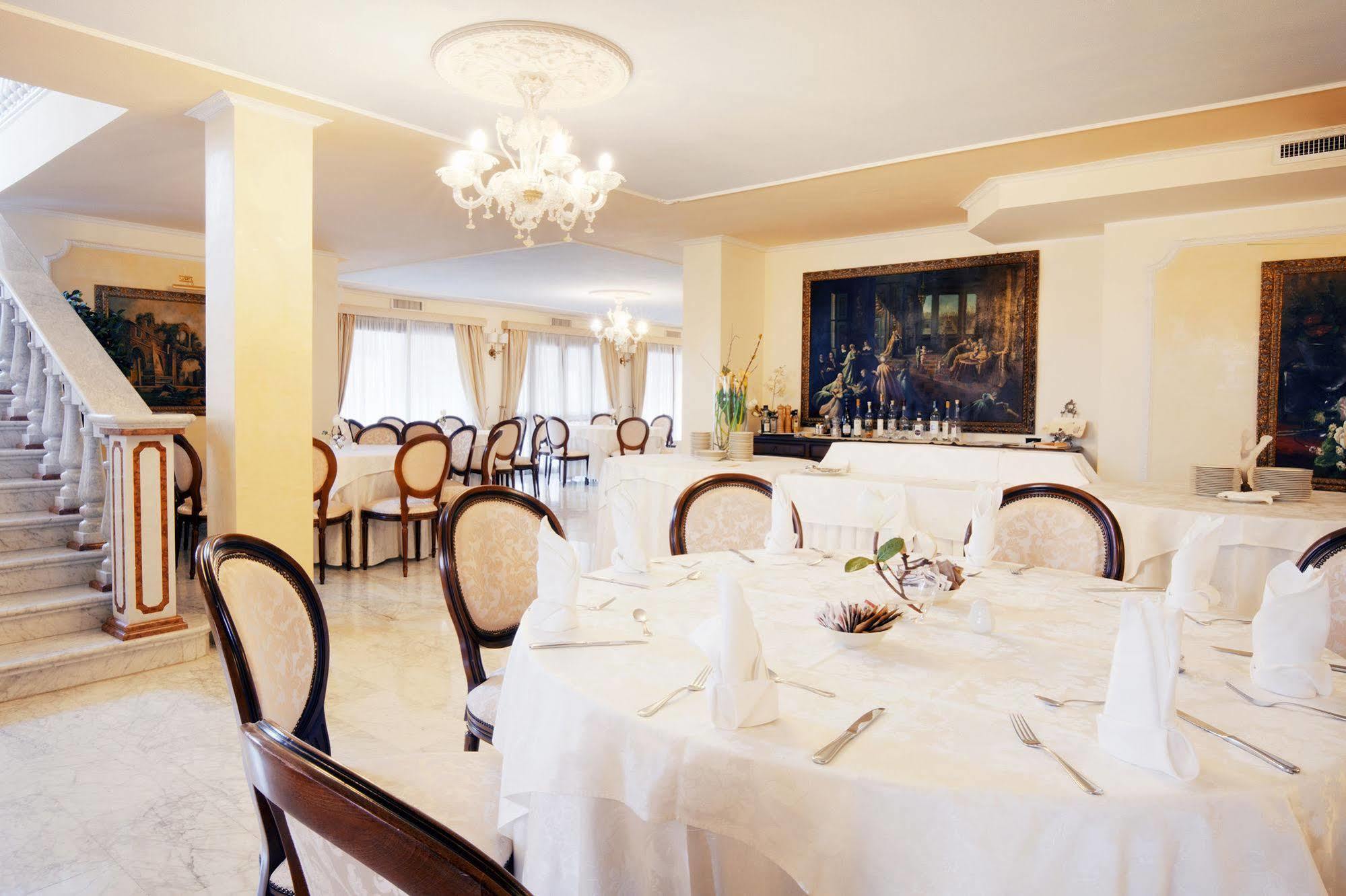 Hotel Grand President